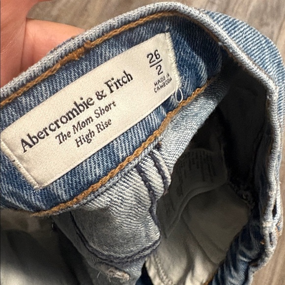 Abercrombie High Rise The Mom Short - Picture 4 of 5